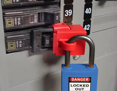 "No hole" circuit breaker lockout